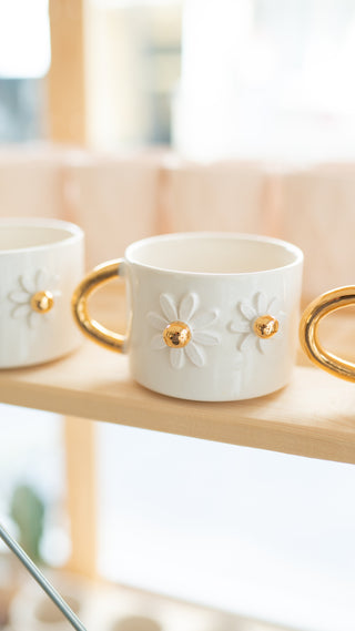 Handmade Daisy Ceramic Mug with Gold-Plated Handle – Elegant Coffee & Tea C – view 3