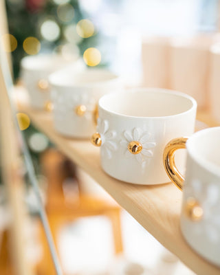 Handmade Daisy Ceramic Mug with Gold-Plated Handle – Elegant Coffee & Tea C – view 4