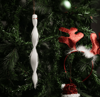 Hand - Blown Twisted Glass Tree Decoration – Elegant Red - Green Icicle Ornament - Alfiq's Store